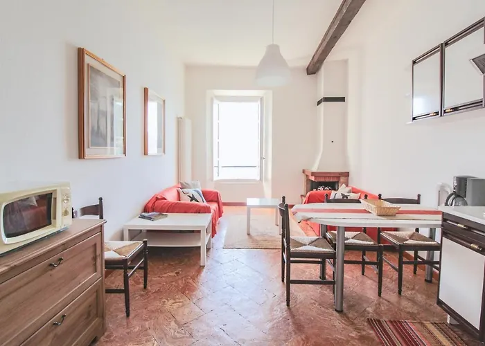 Borgo A Apartment Rezzonico